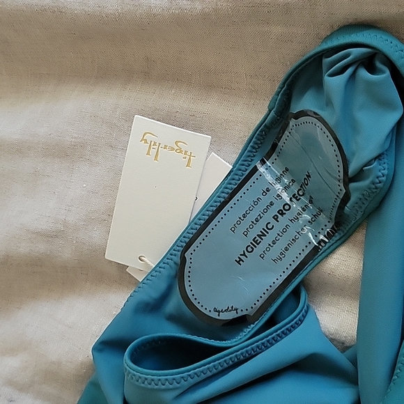 ❗sold❗BNWT Tigerlily onepiece - Picture 2 of 7